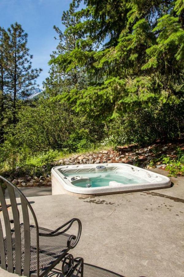 Snowgrass Lodge - River, Mountain Views & Hot Tub Leavenworth Exterior foto