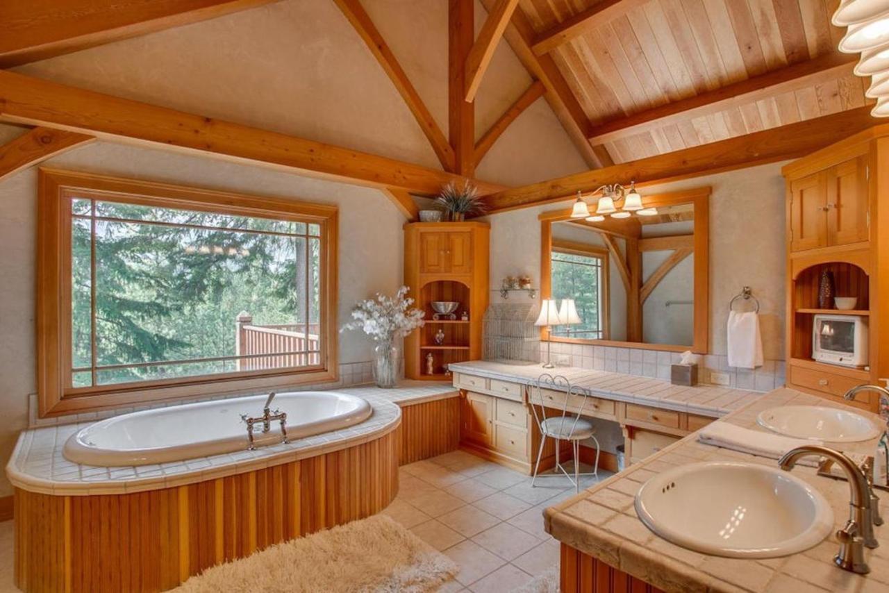 Snowgrass Lodge - River, Mountain Views & Hot Tub Leavenworth Exterior foto